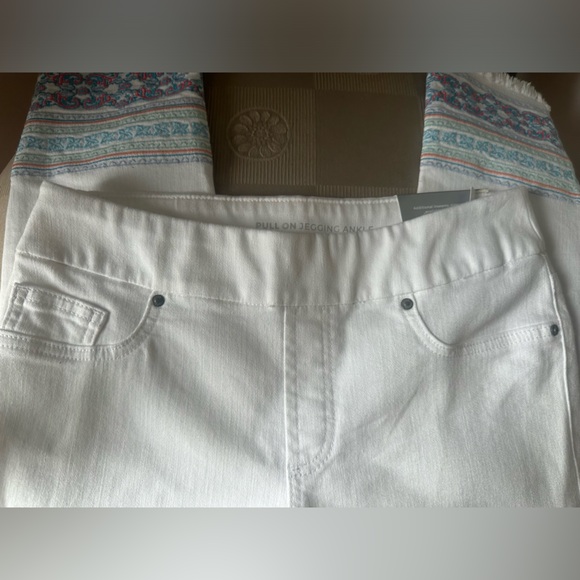 New Chico’s white pull on ankle jegging legging,  US size 2 R , Chico’s size 00R - Picture 2 of 10